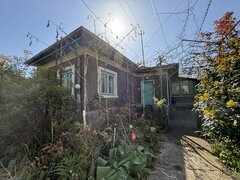 Bazilescu, casa cu gradina pe o strada linistita